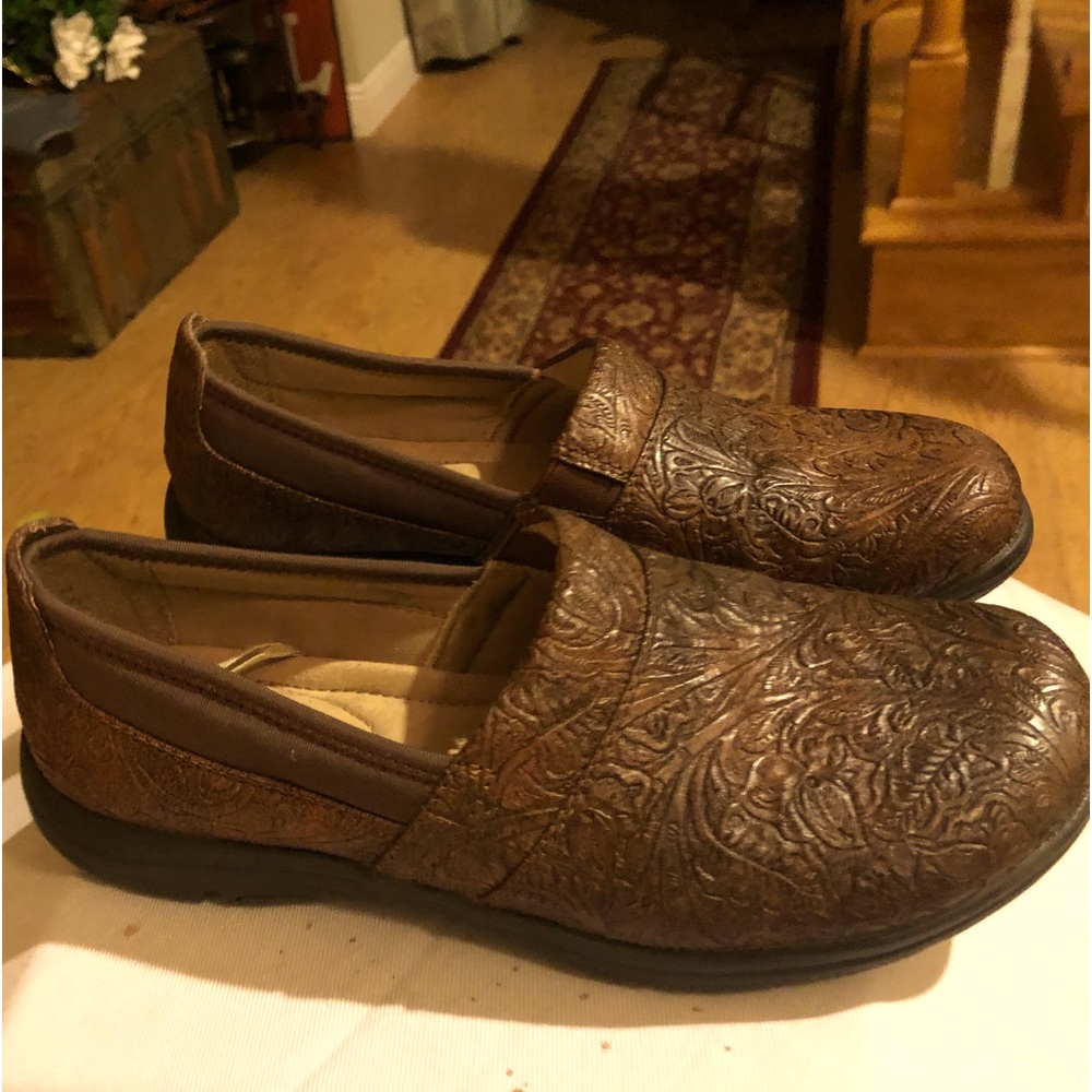 Kim Rodgers Embossed Brown Loafers Size 6